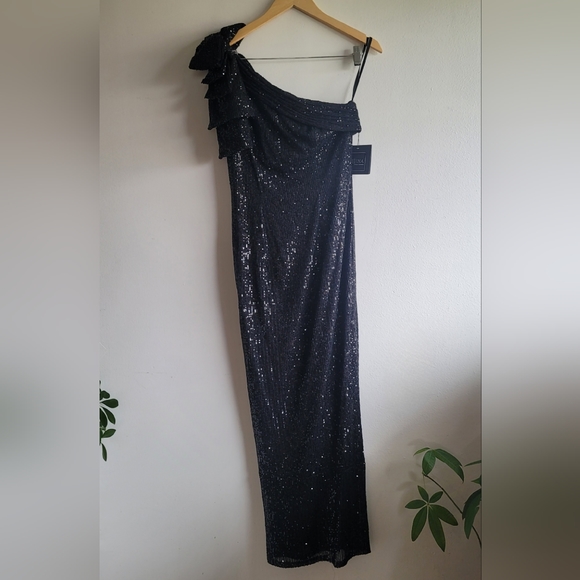 Ieena for Mac Duggal, Sequined Bow One Shoulder Column Gown, Black, Size 6 , NWT - Picture 4 of 10